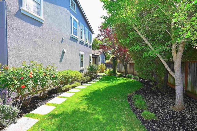 320 Oaks Bridge Pl, Pleasanton CA: https://media.crmls.org/mediaz/778b09a7-7e2b-4fca-a97b-e0a0e1d703c3.jpg