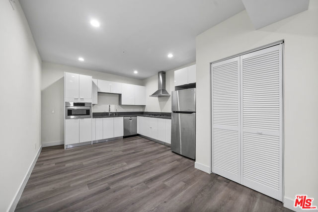 900 S Kenmore Avenue, Los Angeles CA: https://media.crmls.org/mediaz/778b6fe2-7c5a-407c-94a8-bcdfc19cd5d3.jpg