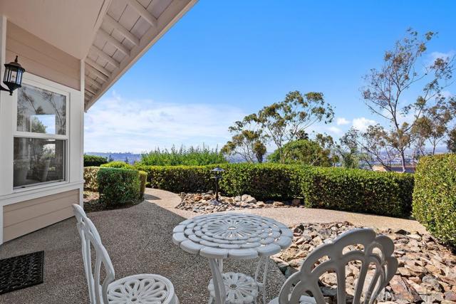 1324 Vista Colina Dr, San Marcos CA: https://media.crmls.org/mediaz/778b7396-c713-4a49-9377-a59e2e26b1da.jpg