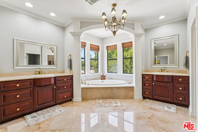 2084 Hopewell Court, Thousand Oaks CA: https://media.crmls.org/mediaz/778b86a4-06a4-4312-9de5-1d6a303663fc.jpg