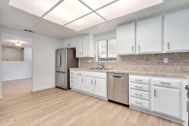 3011 Marigold Place, Thousand Oaks CA: https://media.crmls.org/mediaz/778bc36e-195e-4209-aa1a-9b3f00f1dda1.jpg