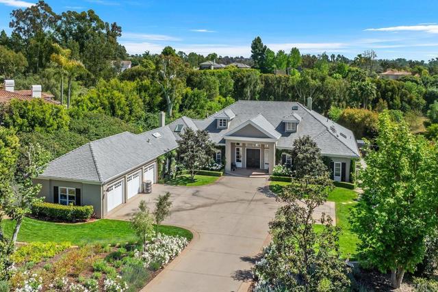 16625 Via Lago Azul, Rancho Santa Fe CA: https://media.crmls.org/mediaz/778bc793-d099-48d5-ae1d-de324d788c2d.jpg