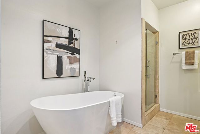 1209 Amherst Avenue, Los Angeles CA: https://media.crmls.org/mediaz/778bf725-1a74-4d38-b582-d75fa92f044a.jpg