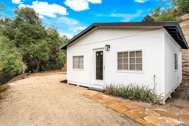 13764 Jamul DR, Jamul CA: https://media.crmls.org/mediaz/778c1f3c-9df7-4a4e-a4bb-c54433896614.jpg