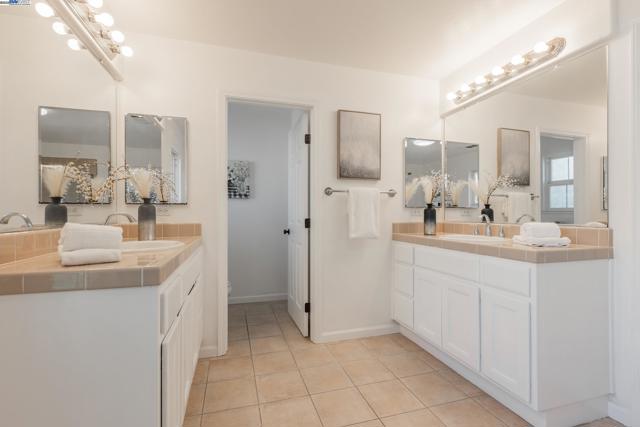 4008 Mount Vernon Pl, Dublin CA: https://media.crmls.org/mediaz/778c3b05-6592-442a-8fc5-babb0b306fb9.jpg