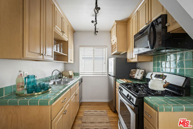 122 Thornton Place photo 28
