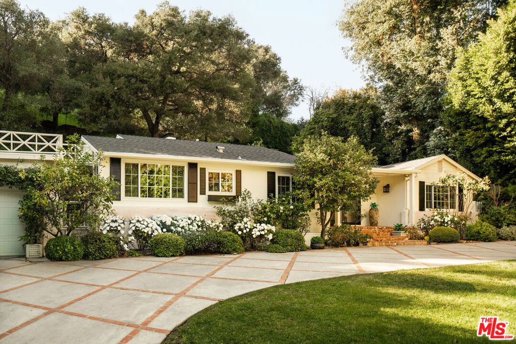 2533 Benedict Canyon Drive