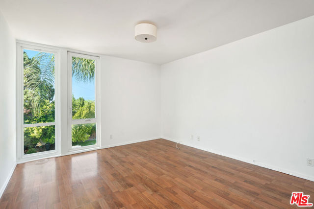 10240 Camarillo Street, Toluca Lake CA: https://media.crmls.org/mediaz/778ca250-4717-4c27-a7a7-ed0d14559b8e.jpg