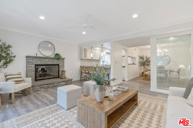 10037 Sunnybrae Avenue, Chatsworth CA: https://media.crmls.org/mediaz/778d4038-4d93-4d8e-a020-7297d0226743.jpg