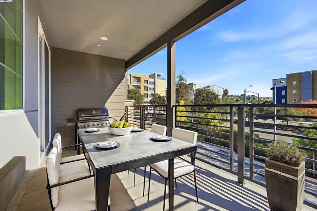 498 Trace Lane, Hayward CA: https://media.crmls.org/mediaz/778d7bef-f23e-4c28-9e17-8eaf0cd744b7.jpg