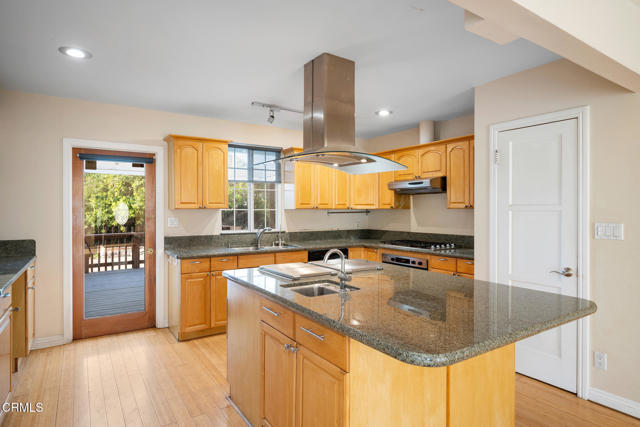 4917 Angeles Crest Highway, La Canada Flintridge CA: https://media.crmls.org/mediaz/778d8fae-3568-4cd4-8dcb-9cb8a8b017af.jpg