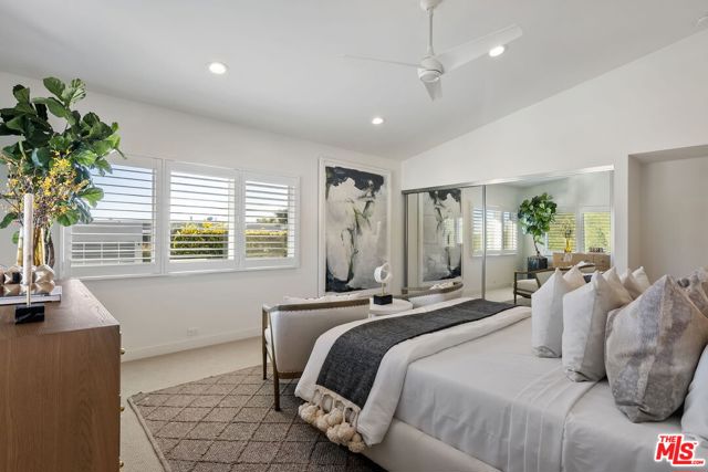 1305 Duende Lane, Pacific Palisades CA: https://media.crmls.org/mediaz/778d9294-5ac9-4202-9872-b1e6c43470c8.jpg