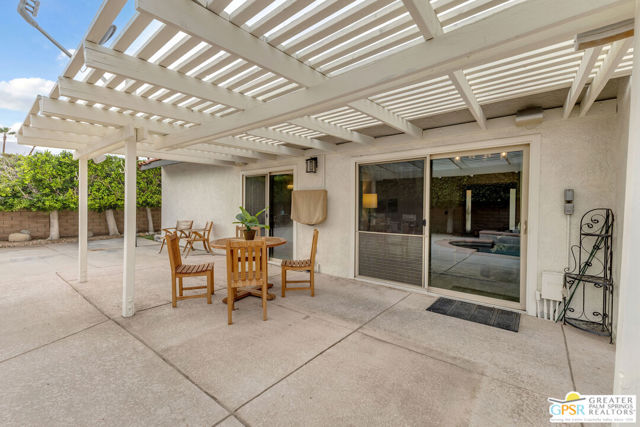 1425 E Luna Way, Palm Springs CA: https://media.crmls.org/mediaz/778e3dda-9dbb-4972-be91-d4b8fa5eace0.jpg