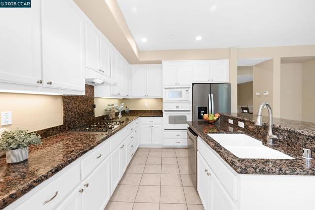 12004 Harcourt Wy, San Ramon CA: https://media.crmls.org/mediaz/778e98aa-ddf5-4b28-b3f5-696245eb8501.jpg
