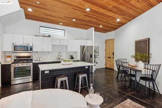 2010 9th St, Berkeley CA: https://media.crmls.org/mediaz/778ecb52-b891-465c-9bfb-f29a33affc40.jpg