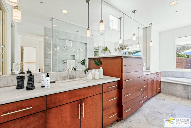 941 Oceo Circle, Palm Springs CA: https://media.crmls.org/mediaz/778f9382-1c02-414c-9556-fbfcd22126f7.jpg
