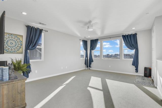 30 Grey Whale Pl, Bethel Island CA: https://media.crmls.org/mediaz/778ffcdd-c91b-441a-90e4-46d8c0b3110c.jpg
