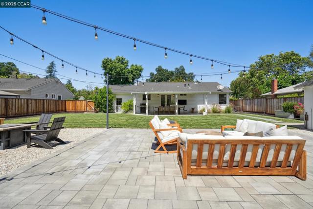 528 Shelly Dr, Pleasant Hill CA: https://media.crmls.org/mediaz/7790153a-7a2b-48da-8b9e-cee64b6a9105.jpg