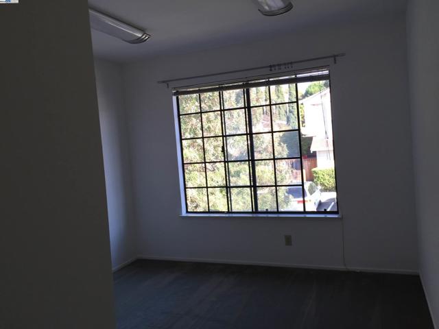 21164 Timco Way, Castro Valley CA: https://media.crmls.org/mediaz/77908733-40a2-493e-b3fe-1df6bedc7687.jpg