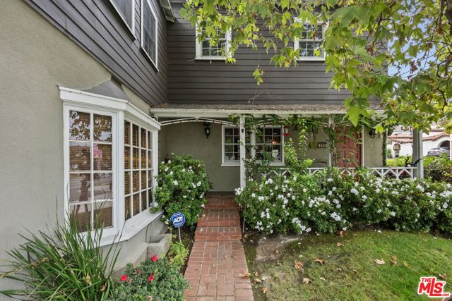 9528 W Olympic Boulevard, Beverly Hills CA: https://media.crmls.org/mediaz/7790cf8d-bfa1-42ef-9450-9115cc91290f.jpg