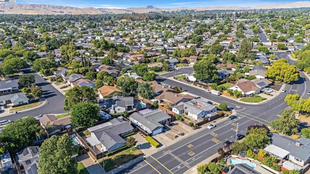 394 Encino, Livermore CA: https://media.crmls.org/mediaz/7790e8f0-116f-45c6-bb3a-07e508361c58.jpg