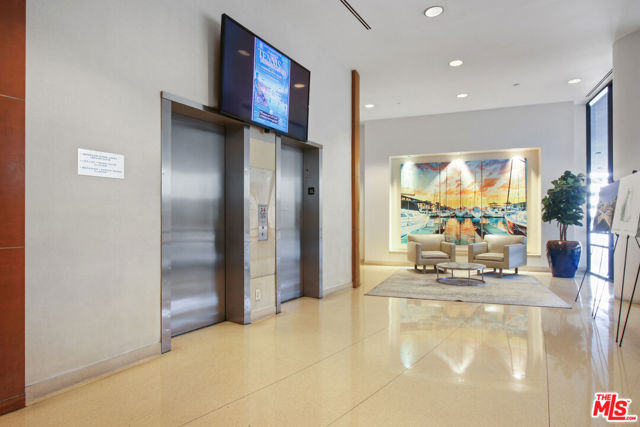 4316 Marina City Dr, Marina del Rey CA: https://media.crmls.org/mediaz/779136b9-b2cf-4259-93ef-487bf1630350.jpg