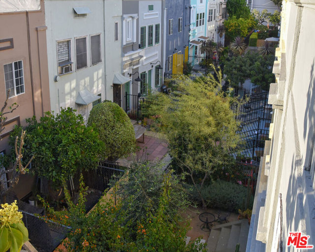 217 Columbia Place, Los Angeles CA: https://media.crmls.org/mediaz/77916b69-7fe2-43b1-b255-e4b378686884.jpg