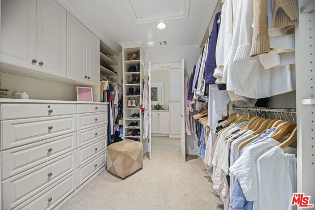 2660 Carman Crest Drive, Los Angeles CA: https://media.crmls.org/mediaz/77920987-8393-4be0-a24e-eec9d14aa37b.jpg