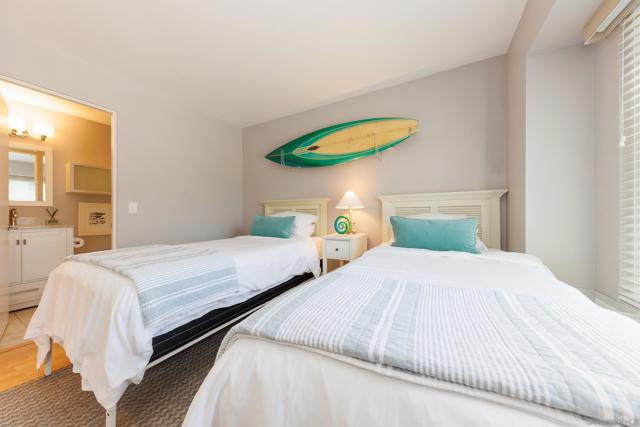 8132 Camino Del Sol, La Jolla CA: https://media.crmls.org/mediaz/77927526-5028-4bea-9795-108aec3c7757.jpg