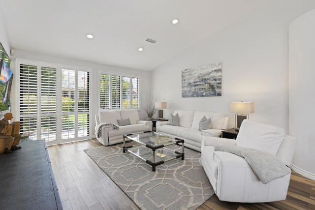 105 Brandigo Circle, Palm Desert CA: https://media.crmls.org/mediaz/77933109-e518-4251-aaaf-87f9915e5d07.jpg