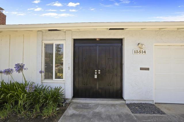 13514 Avenida Del Charro, El Cajon CA: https://media.crmls.org/mediaz/77937084-457f-48eb-9691-9d7039c1509a.jpg