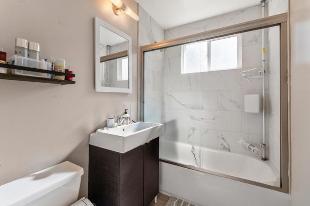 4 Athlone Way, Menlo Park CA: https://media.crmls.org/mediaz/77939fc7-43c2-4729-bfca-2bd35413af4d.jpg