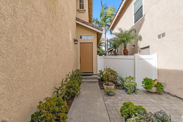 Detail Gallery Image 3 of 45 For 1847 Saint Lucia Way, Vista,  CA 92081 - 3 Beds | 2/1 Baths