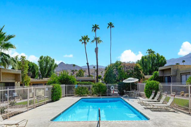2101 Los Patos Drive, Palm Springs CA: https://media.crmls.org/mediaz/77942d82-b5e0-47ab-8b85-64b48cc19262.jpg