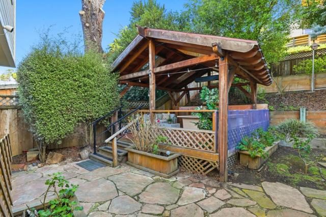 5 Hibbert Court, Pacifica CA: https://media.crmls.org/mediaz/7794709c-040e-4933-bddf-903035f02f21.jpg