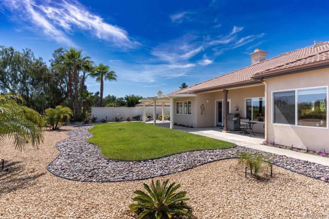 2059 Avocado Knoll Lane, Fallbrook CA: https://media.crmls.org/mediaz/7794a1dd-8b07-431d-81af-9109cd614ba3.jpg