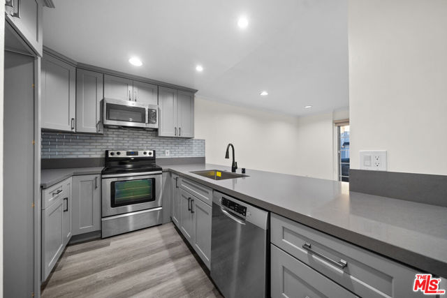 20930 Parthenia Street, Canoga Park CA: https://media.crmls.org/mediaz/7794e329-3924-4944-8a45-d058b50ca6a0.jpg