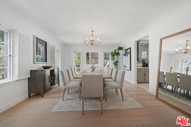 712 N RODEO Drive, Beverly Hills CA: https://media.crmls.org/mediaz/77953cd0-96d5-4bf3-bd57-8b1381a55775.jpg
