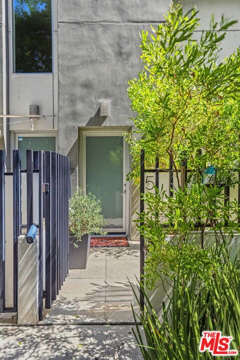 2 Bed Home for Sale in Los Angeles, California