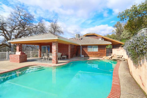 40835 Big Oak Flat Road, Oakhurst CA: https://media.crmls.org/mediaz/77956a43-2b6d-4def-8f96-a3969254cb4c.jpg