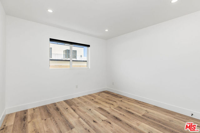 4454 Clinton Street, Los Angeles CA: https://media.crmls.org/mediaz/779577fa-ac92-43f8-b899-3fd24958b477.jpg