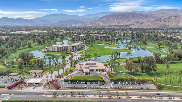 910 Island Drive, Rancho Mirage CA: https://media.crmls.org/mediaz/77958bb5-a80d-41ff-b0cb-782ae9e94523.jpg