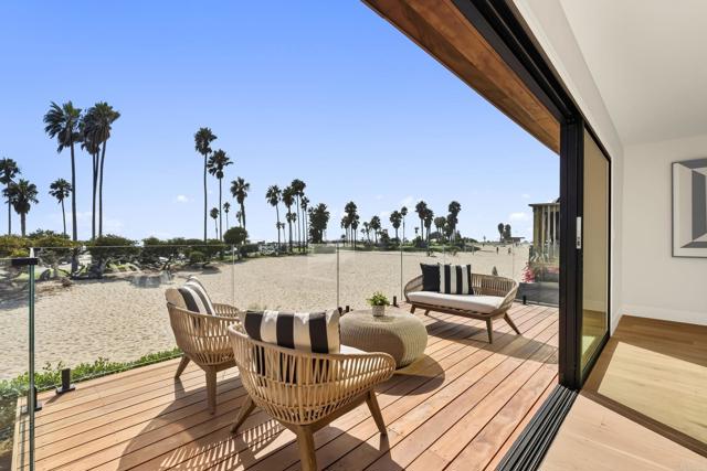 2623 Ocean Front Walk, San Diego CA: https://media.crmls.org/mediaz/7795fcf1-f5c8-44ba-8cf0-45b83c60d2f2.jpg
