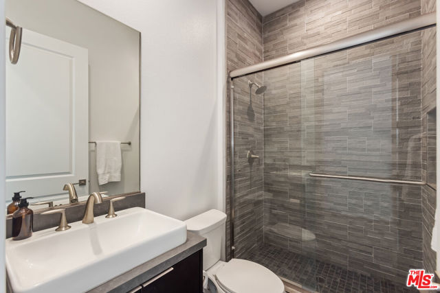 20668 W Hummingbird Court, Porter Ranch CA: https://media.crmls.org/mediaz/77968520-44bc-48e7-955d-1a97a2f1c260.jpg