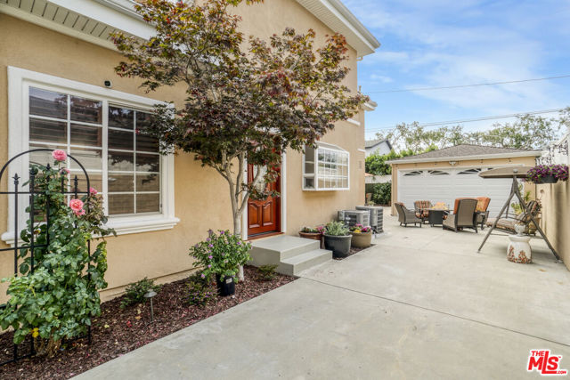 10943 Barman Avenue, Culver City CA: https://media.crmls.org/mediaz/77969583-0c8c-4b38-aae0-cfd801775d9e.jpg