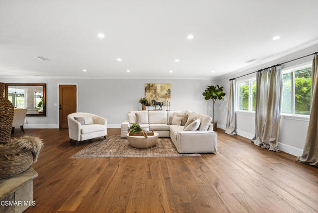 1658 La Granada Drive, Thousand Oaks CA: https://media.crmls.org/mediaz/779695ed-082d-4c8f-a4af-262913a4f0fb.jpg