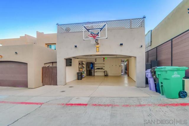 2318 Chalcedony St, San Diego CA: https://media.crmls.org/mediaz/77976957-81ab-4a01-a1c9-6487c0907848.jpg