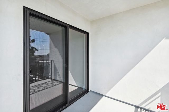 819 E La Palma Drive, Inglewood CA: https://media.crmls.org/mediaz/7797b006-2edd-4628-9fb6-7aafdecfead9.jpg