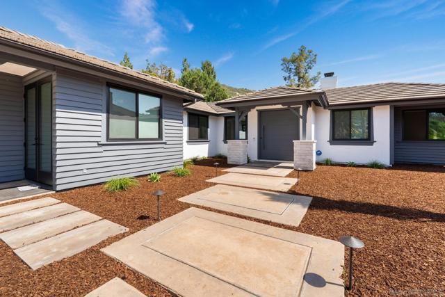2511 San Clemente Ave, Vista CA: https://media.crmls.org/mediaz/7797d793-b35a-47d1-a31b-559a789a0243.jpg
