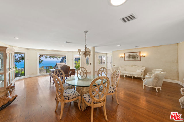 27931 Winding Way, Malibu CA: https://media.crmls.org/mediaz/77980506-9dab-4502-8fe3-fac99c5be189.jpg